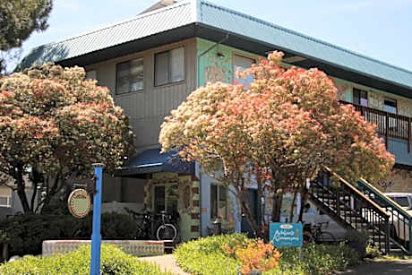 Quadruple Room with Shared Bathroom