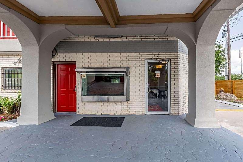 Econo Lodge - near Houston Medical Center-NRG Park