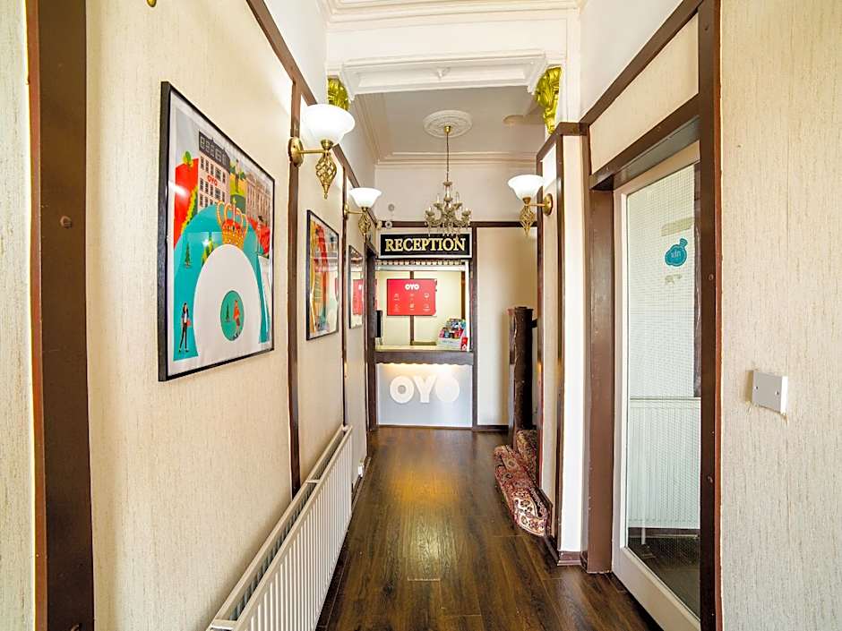 OYO The Golden Cheval Hotel & Shisha Bar