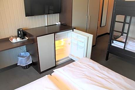 Family Room (2 Adults + 2 Children)