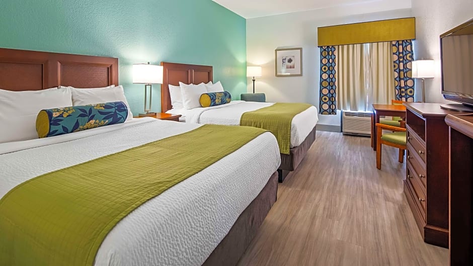 Photo 1 of 8 of 2 Queen Beds, Mobility Accessible, Bathtub