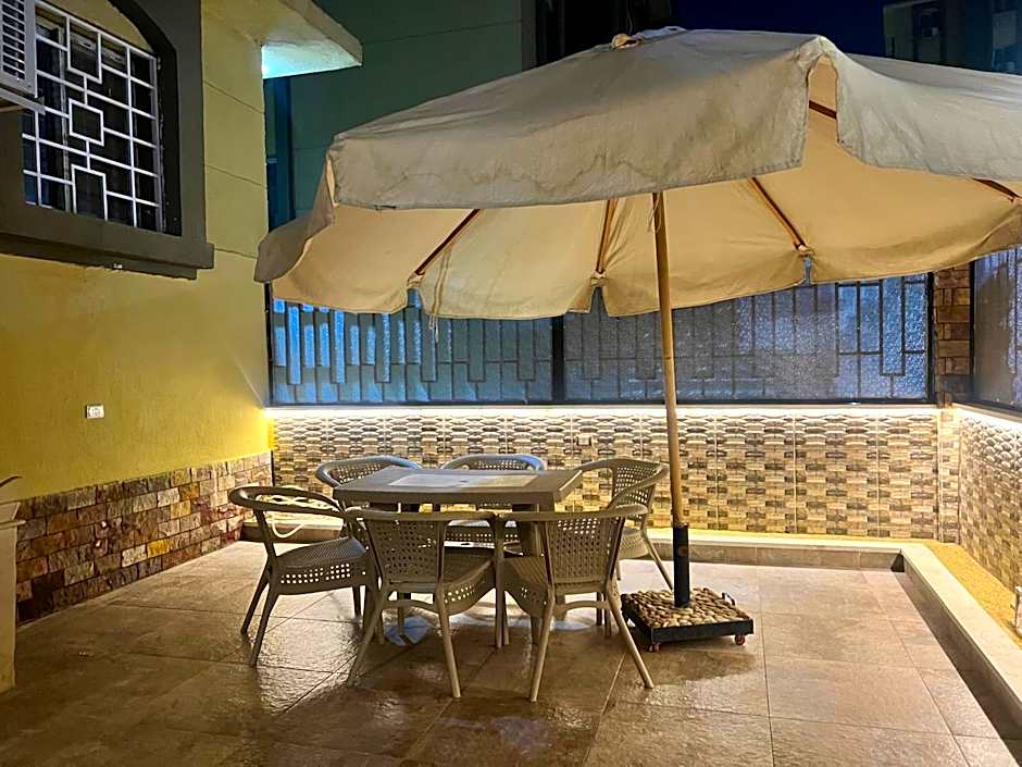 شقه مفروشه ارضي بحديقه خاصه apartment in Cairo