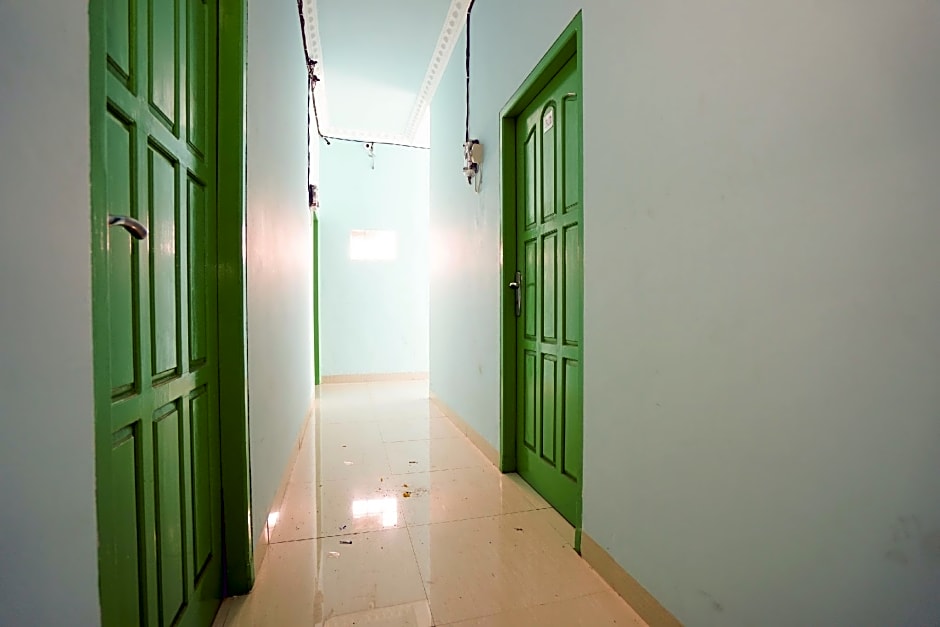 OYO 2738 818 Home Stay