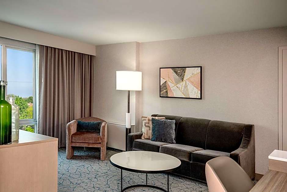 DoubleTree By Hilton Hotel And Conference Center Chicago North Shore