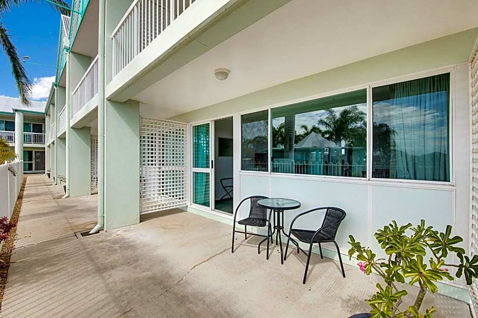 Reef Adventureland Motel