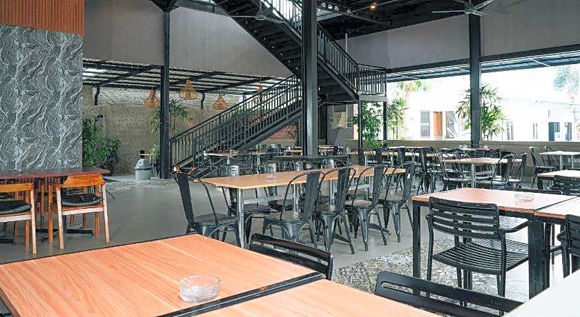 Sans WM Hotel Blitar