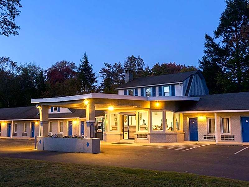 POCONO NIGHT LODGE