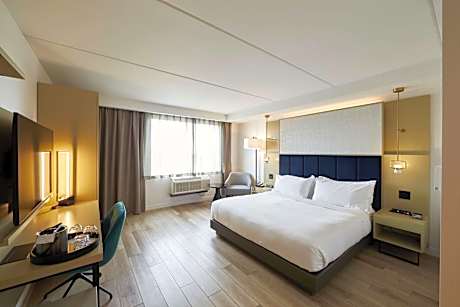 1 KING BED WITH CITY VIEW