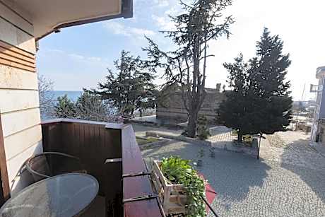 Deluxe Double Room with Balcony and Sea View