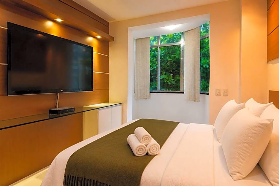 Comfortable 3 Bedrooms: Side Sea View