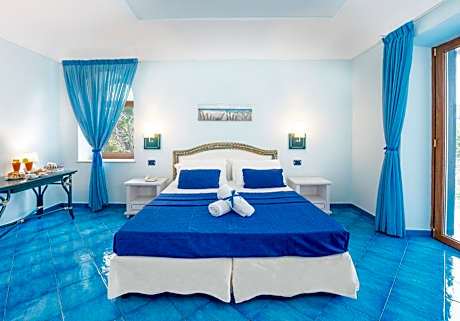Superior Double Room with Balcony and Partial Sea View