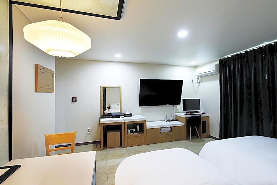 White Tourist Hotel