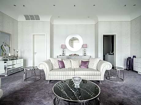 Charly Walker Suite with Lake View