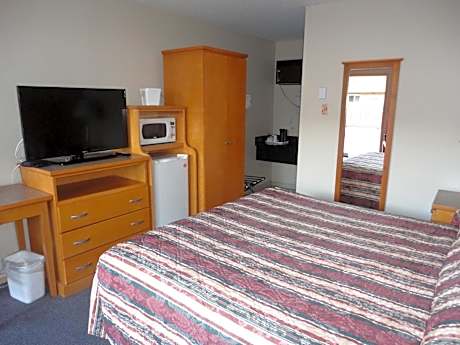 Queen Room with Two Queen Beds - Pet Friendly/Non-Smoking