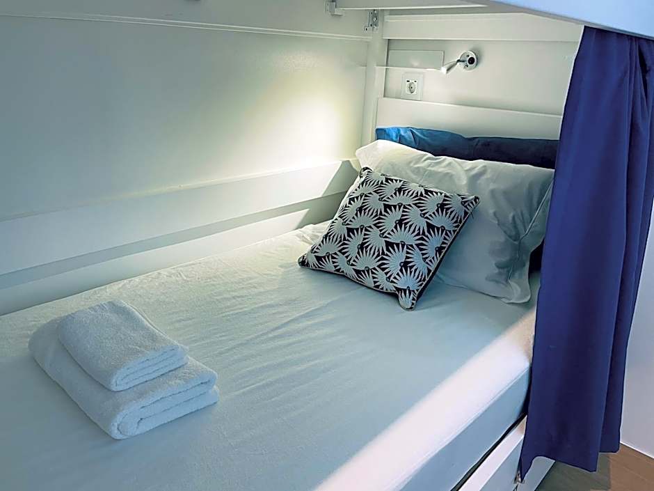 Partenope Hostel and Suites