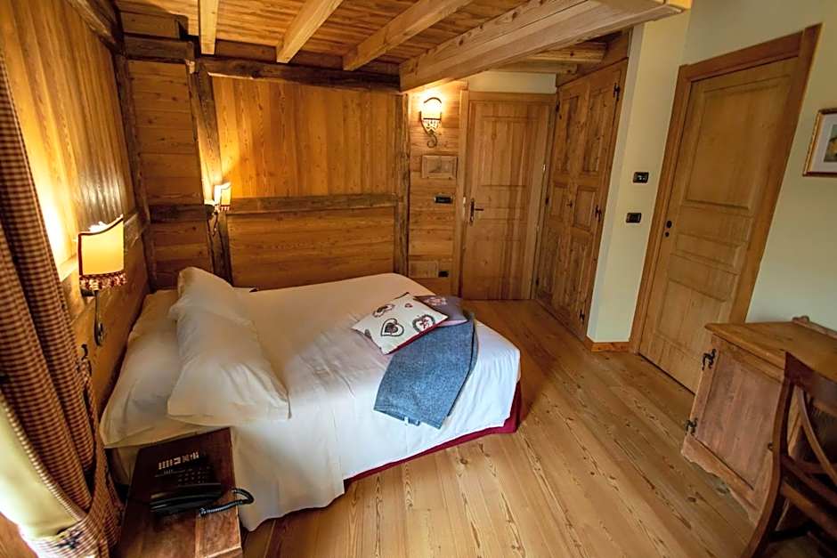 Laghetto Alpine Hotel & Restaurant