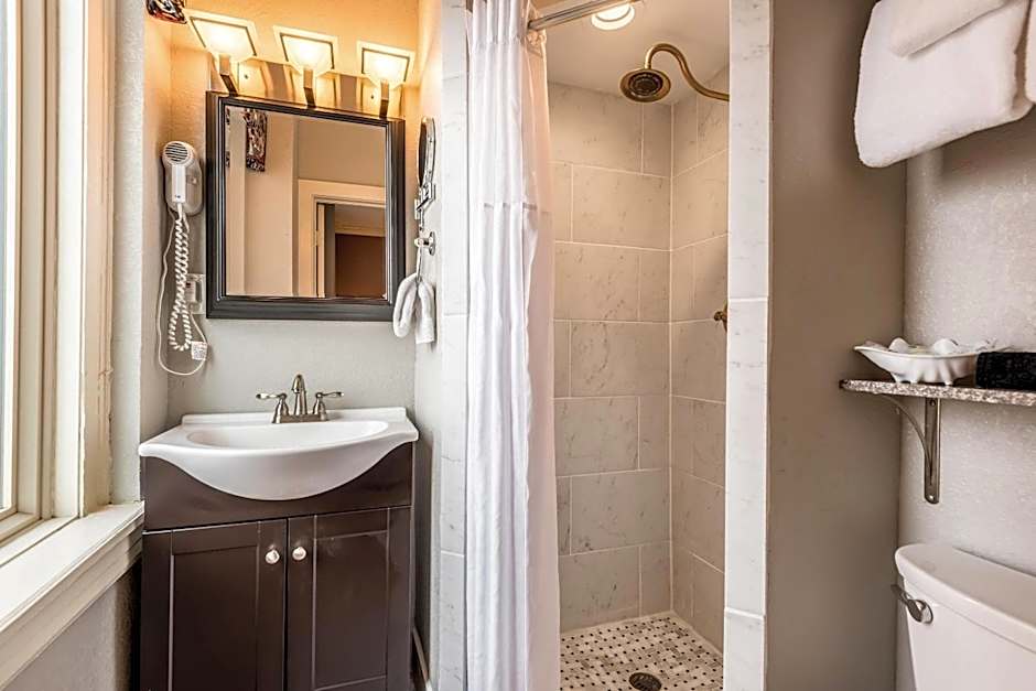 Hotel Bothwell Sedalia Central District, an Ascend Collection Hotel