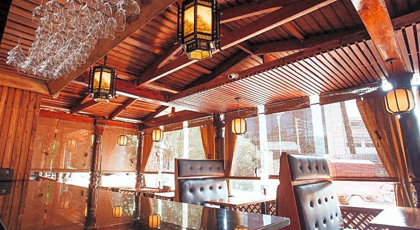 Yushili Hotel & Restaurant