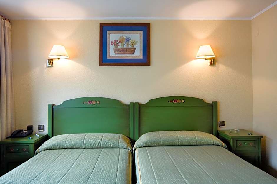Photo 1 of 6 of Single Room