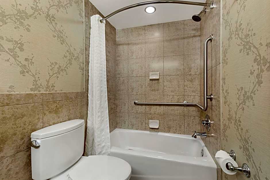 Best Western Plus Silver Saddle Inn