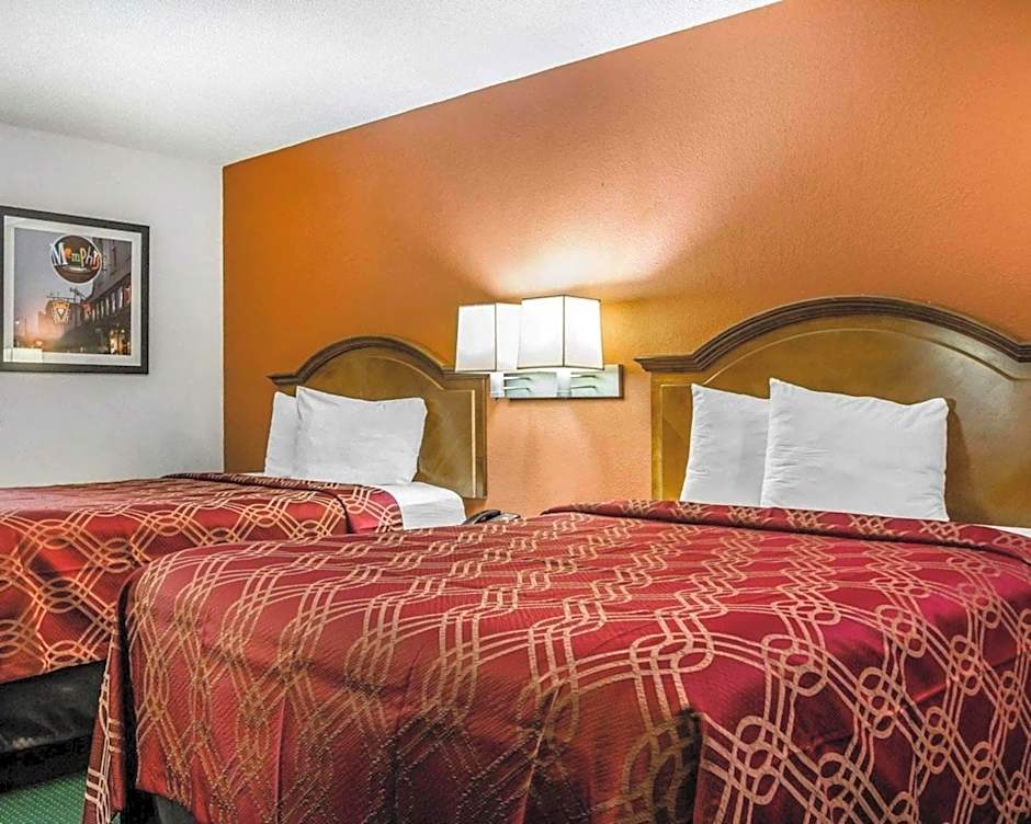 Econo Lodge Inn & Suites Enterprise