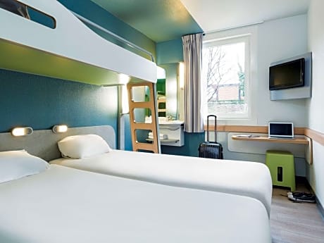 Triple Room with Three Single Beds