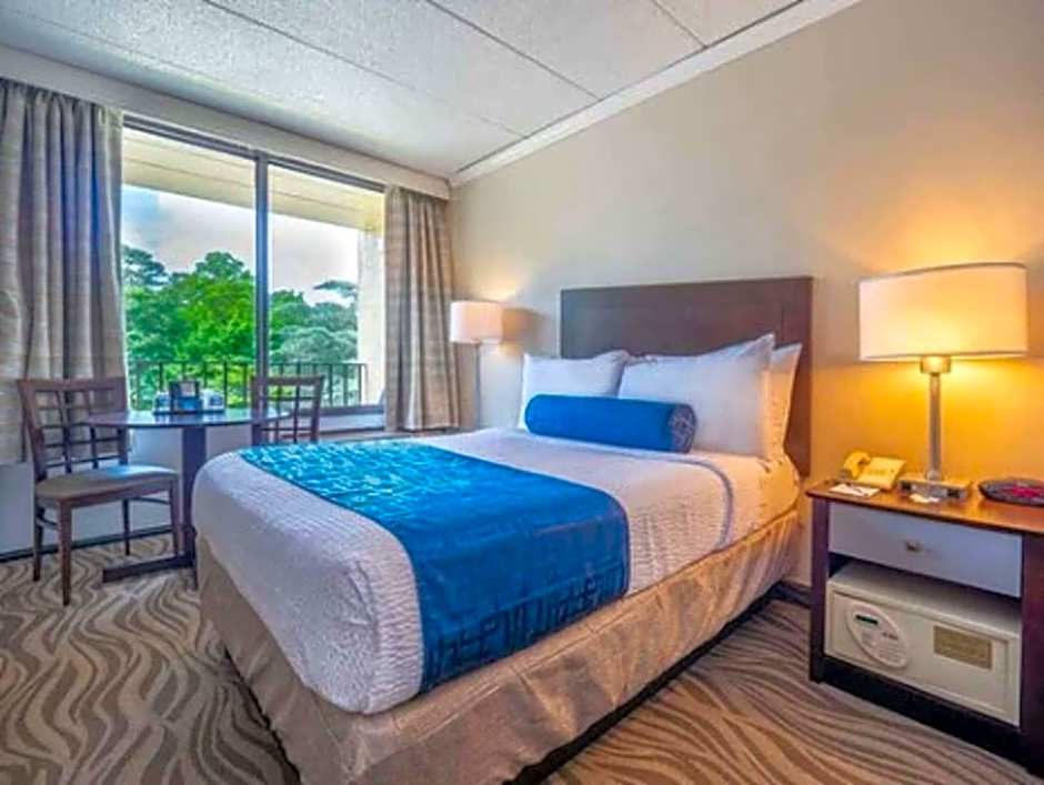 Breakers Hotel & Suites