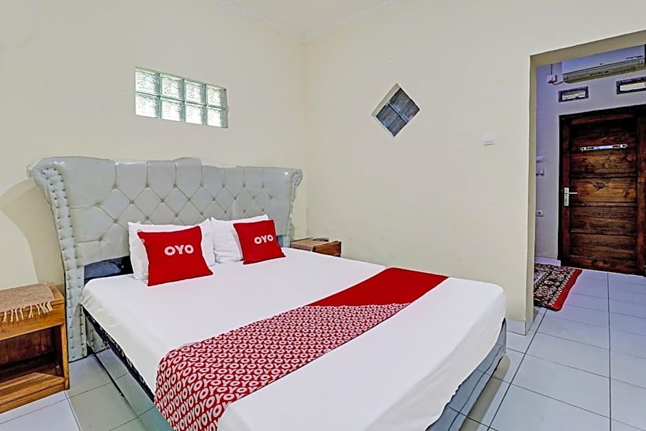 Photo 1 of 5 of Deluxe 1 Queen Bed
