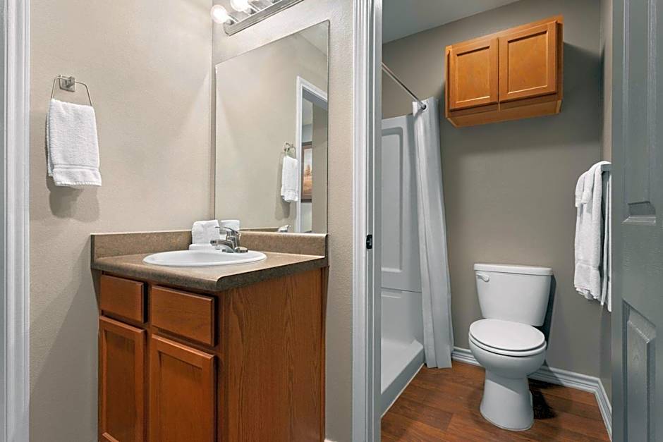 Eagle's Den Suites Cotulla a Travelodge by Wyndham