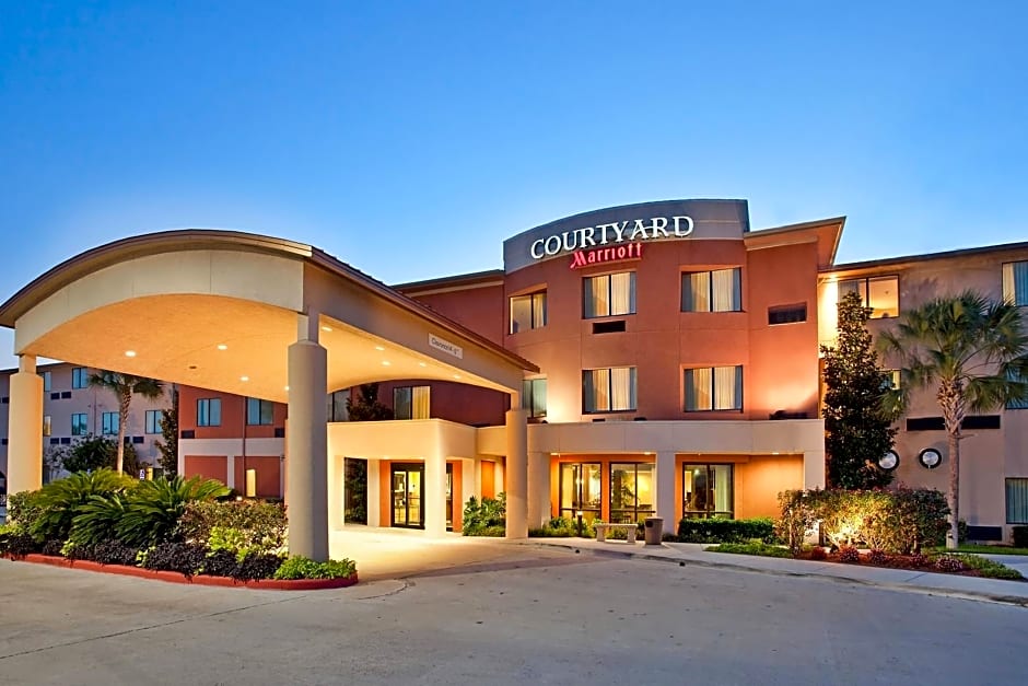 Courtyard Wall at Monmouth Shores Corporate Park