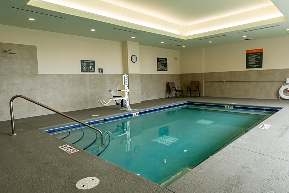 La Quinta Inn & Suites by Wyndham Lake City