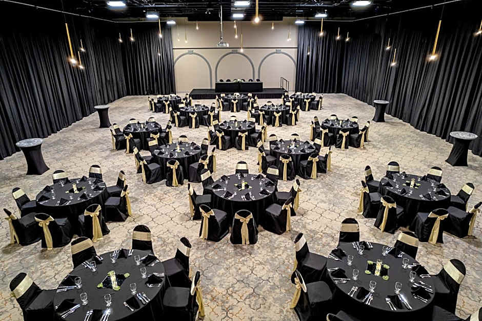 Grand Williston Hotel And Conference Center