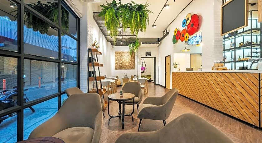 Siam Subway Hostel and Cafe