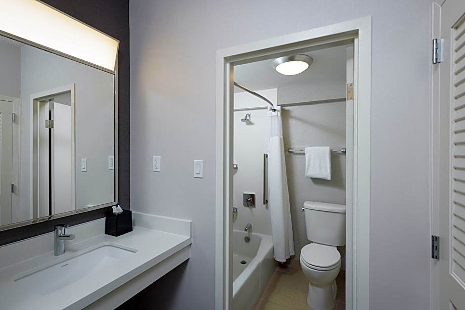 Courtyard by Marriott Denver Central Park