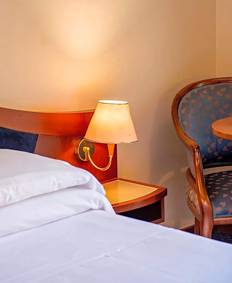 Massimo Plaza Hotel