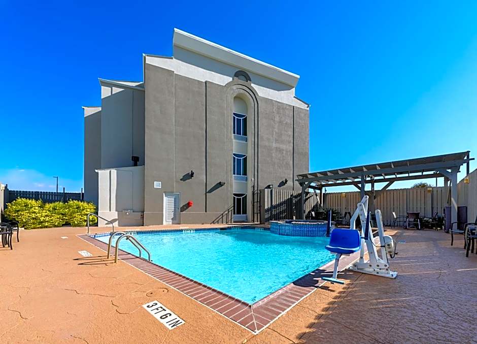 Holiday Inn Express Hotel and Suites Bastrop By IHG
