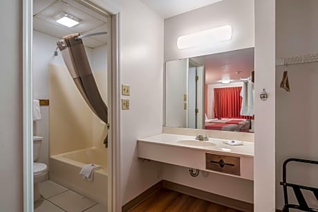 Deluxe Quadruple Room - Non-Smoking