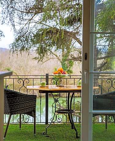 Corner Room with Fireplace