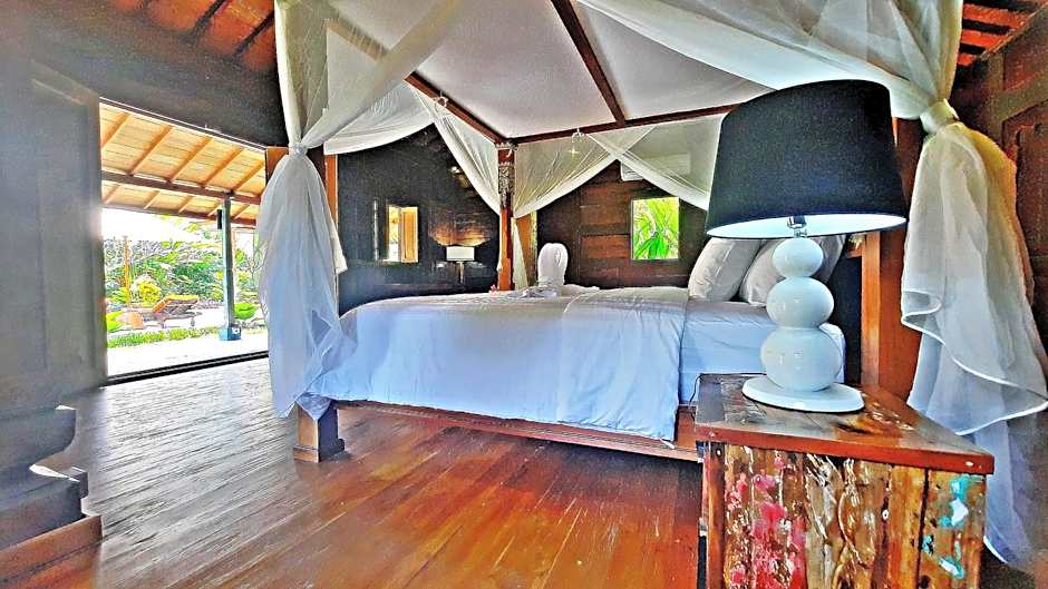 VILLA LE PETIT LEON "Authentic Traditional Wooden House"