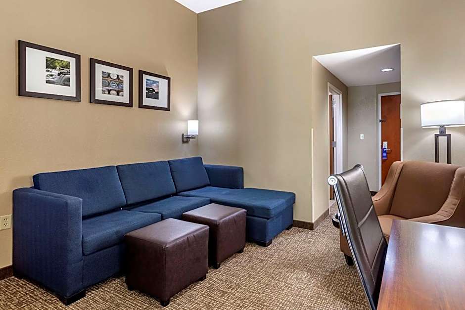 Comfort Suites Manchester near Arnold AFB