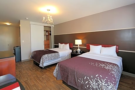 Executive Double Room with Two Double Beds and Balcony and Kitchenette
