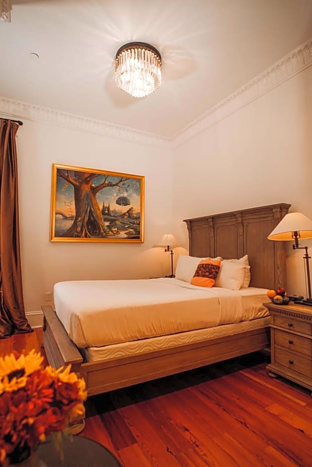 Royal Frenchmen Hotel and Bar
