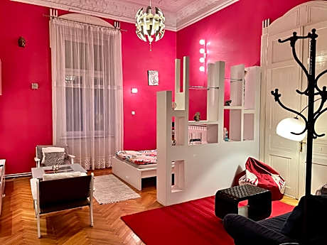 Double room with shared bathroom on Kálvin square