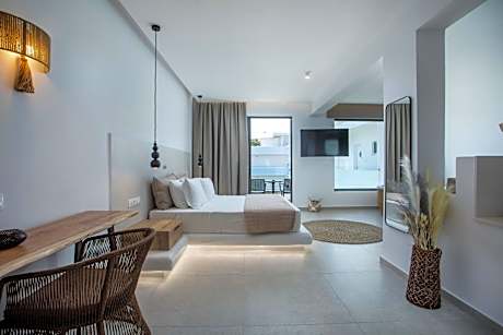 Deluxe Suite with Spa Bath