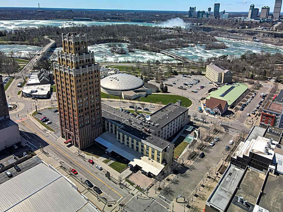 Quality Hotel & Suites At The Falls