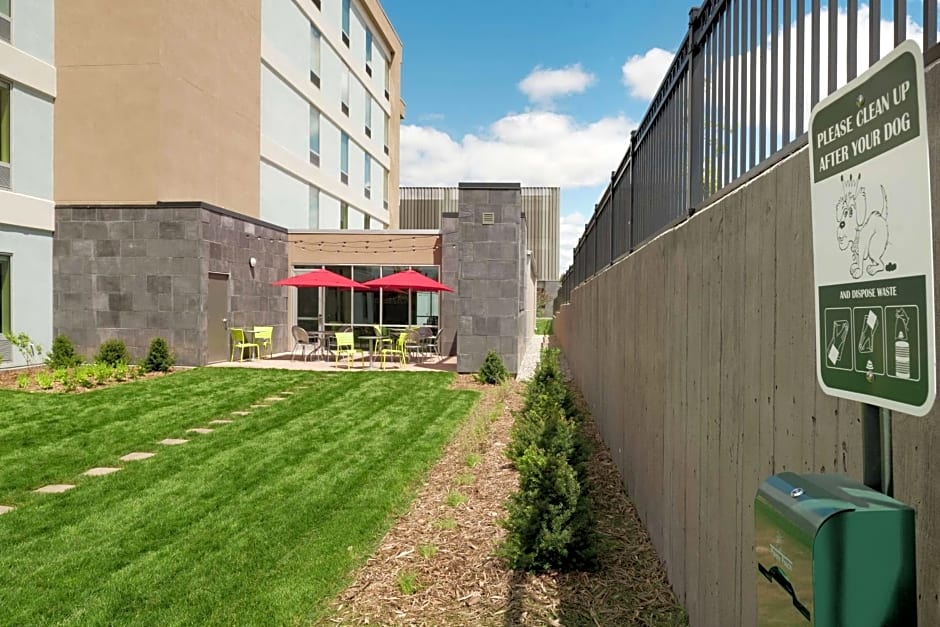 Home2 Suites by Hilton Minneapolis / Roseville, MN