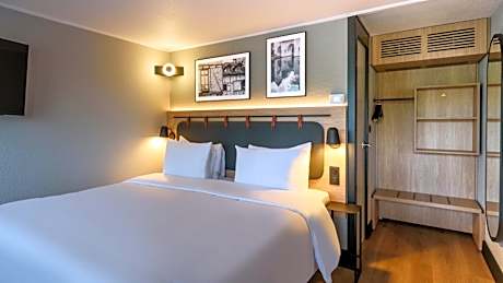 Superior Room - 1 King Bed