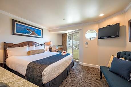 PARKSIDE Room-King-Private Bathroom-Standard-Sea View