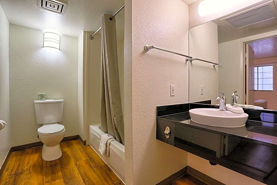 Super 8 by Wyndham Petaluma