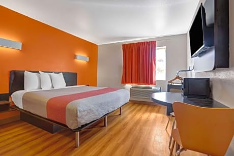 King Room - Disability Access - Non-Smoking